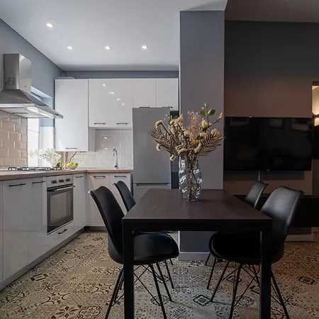 Chic Black & White 2br Retreat On Dambovitei Lejlighed Bukarest