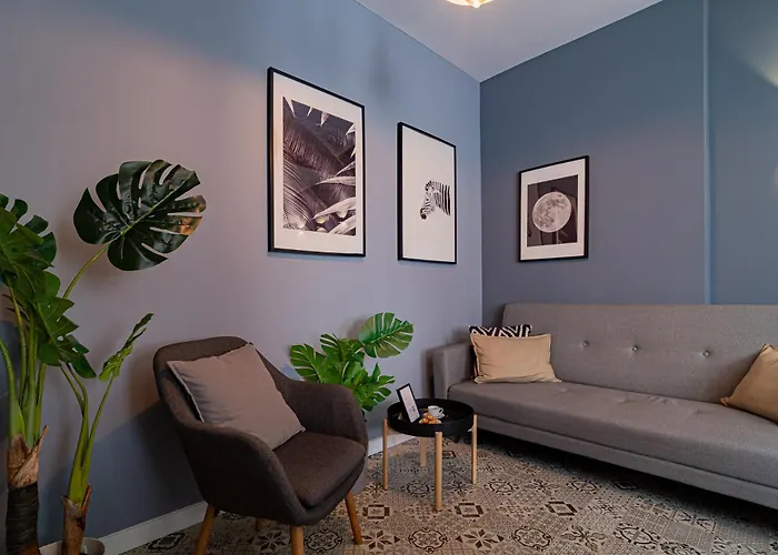 Chic Black & White 2br Retreat On Dambovitei Lejlighed