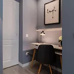 아파트 Chic Black & White 2br Retreat On Dambovitei