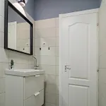 Chic Black & White 2br Retreat On Dambovitei *