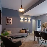 شقة Chic Black & White 2br Retreat On Dambovitei *