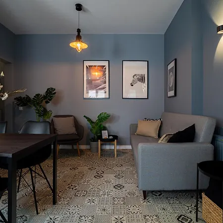 Chic Black & White 2br Retreat On Dambovitei * بوخارست
