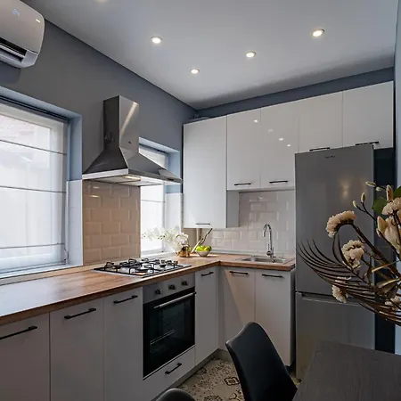 شقة Chic Black & White 2br Retreat On Dambovitei *