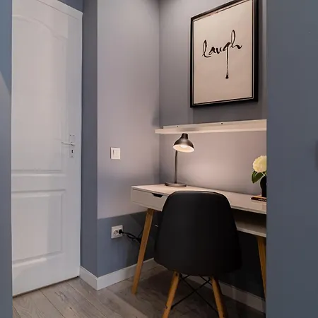 Apartmán Chic Black & White 2br Retreat On Dambovitei