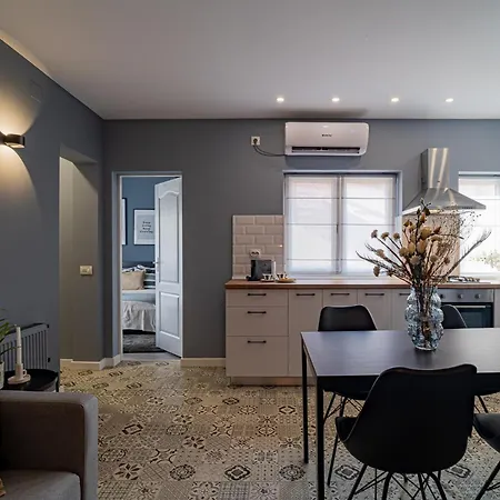 Chic Black & White 2br Retreat On Dambovitei