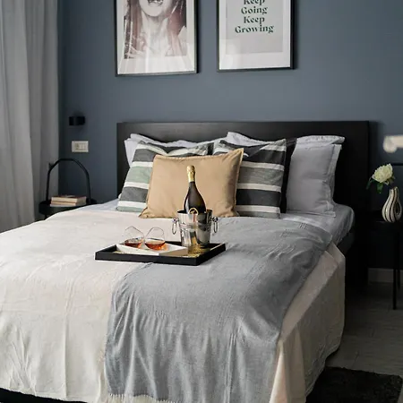 Chic Black & White 2br Retreat On Dambovitei