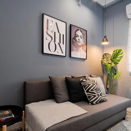 Chic Black & White 2br Retreat On Dambovitei דירה *