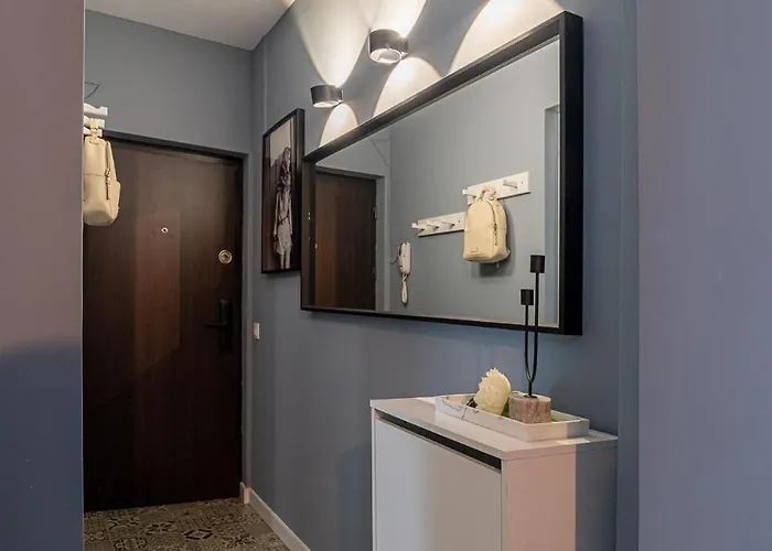 Chic Black & White 2br Retreat On Dambovitei