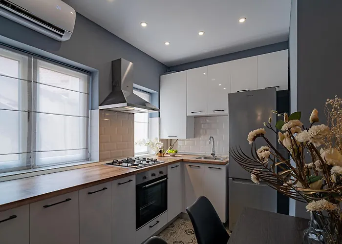 Apartamento Chic Black & White 2br Retreat On Dambovitei *