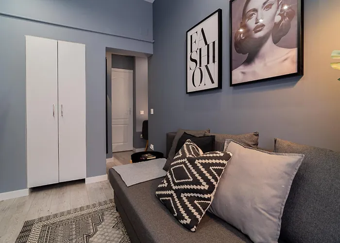 Chic Black & White 2br Retreat On Dambovitei Apartamento Bucareste