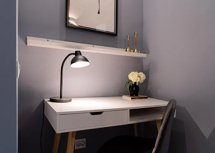 Chic Black & White 2br Retreat On Dambovitei Apartament Bucureşti