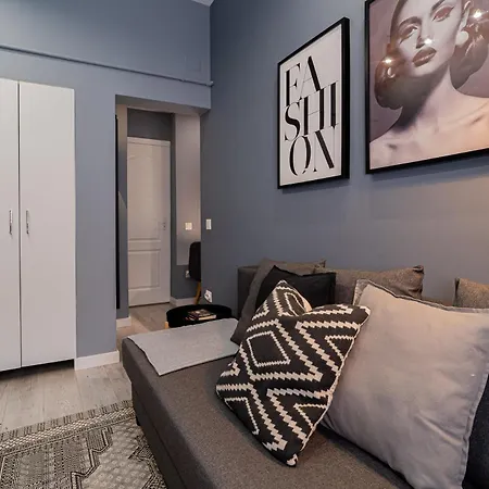 Chic Black & White 2br Retreat On Dambovitei Апартаменти Бухарест