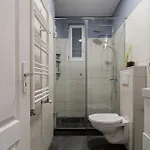 Chic Black & White 2br Retreat On Dambovitei Apartman *