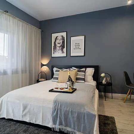 公寓 Chic Black & White 2br Retreat On Dambovitei