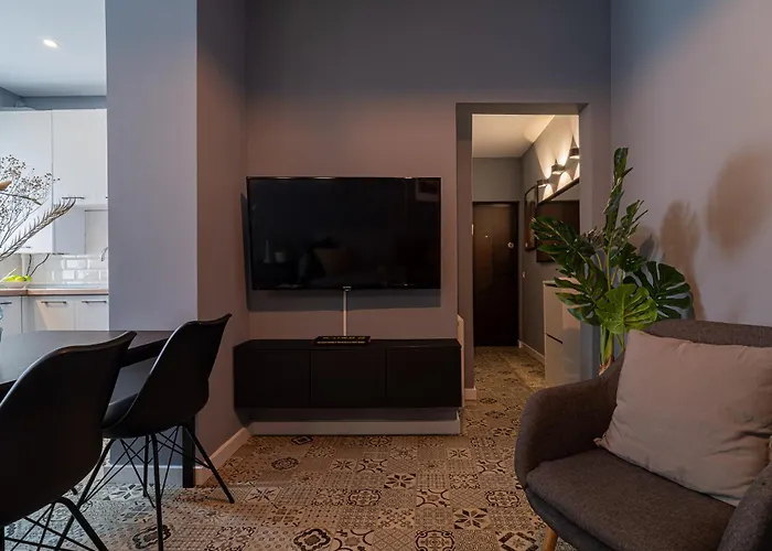 Chic Black & White 2br Retreat On Dambovitei 公寓 布加勒斯特