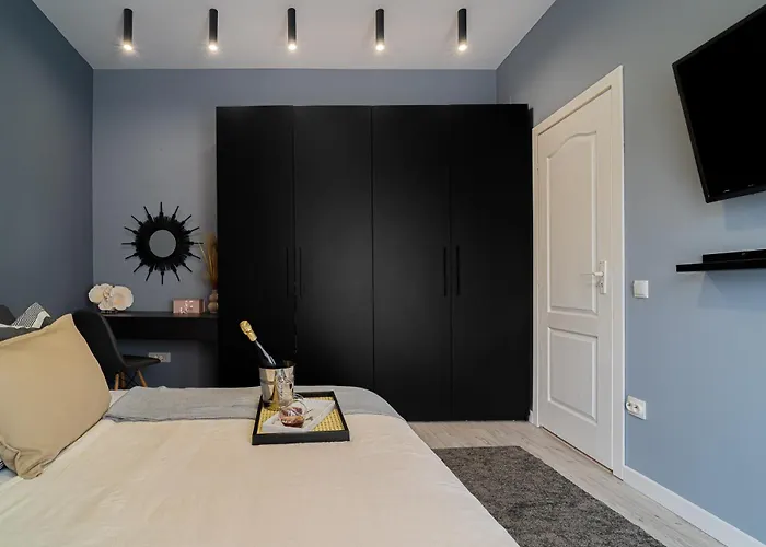 公寓 Chic Black & White 2br Retreat On Dambovitei 布加勒斯特